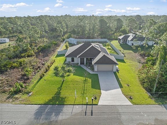 2nd image of 1302 Magnolia Ave