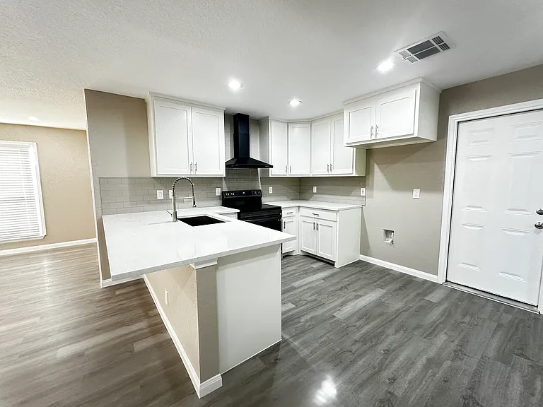 8426 Glen Ct — Photo 13