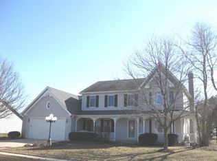 41 Robert Rd, Oswego, IL 60543