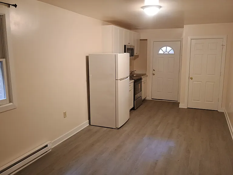 115 E Franklin St #3 — Photo 3