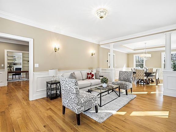 4th image of 4 Whittier Rd