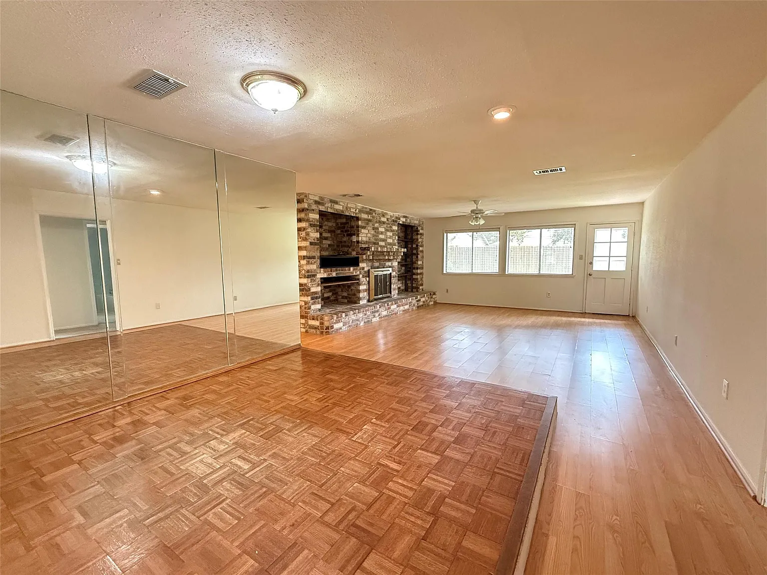 3 bed, 2.0 bath, 1656 sqft, $1,950 — Photo 2