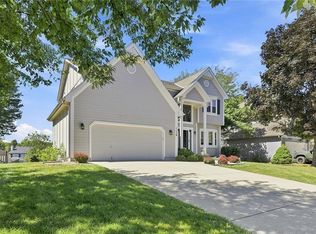 1136 SW Pacific Dr, Lees Summit, MO 64081