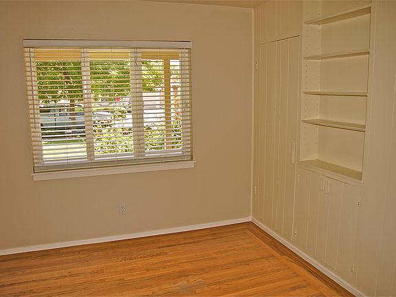 3rd image of 2323 Peachtree Ln