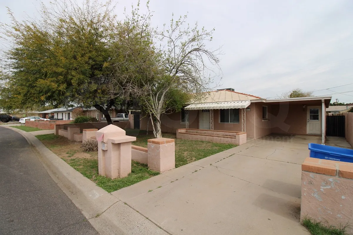 4 bed, 2.0 bath, 1300 sqft, $1,750 — Photo 2