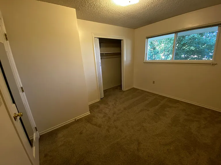 1404 N Brook Ct — Photo 16