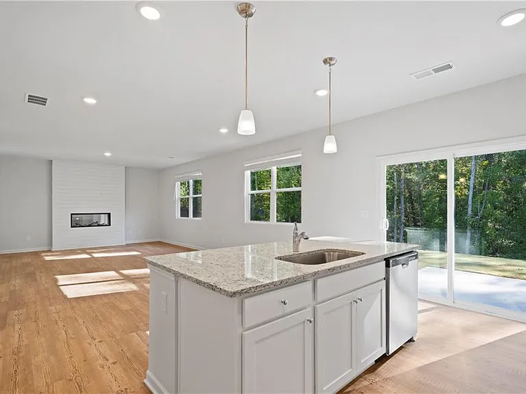 785 Summerwood Ln — Photo 16