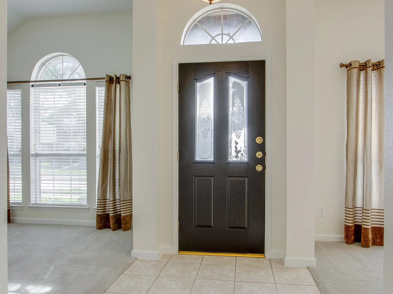 3 bed, 1831 sqft, $2,350 — Photo 3