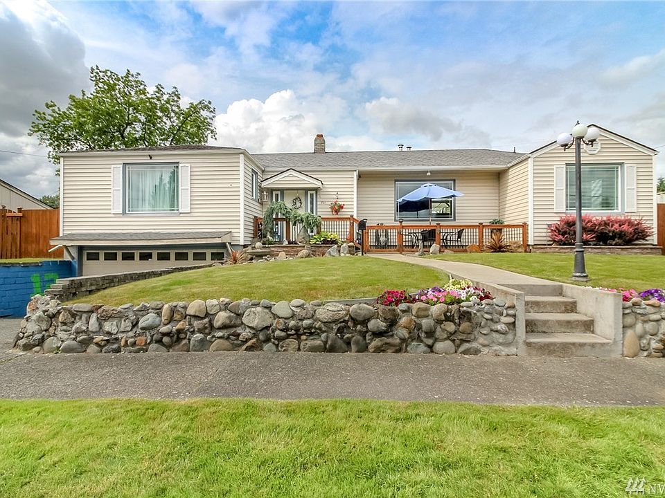 1st image of 721 6th St SE