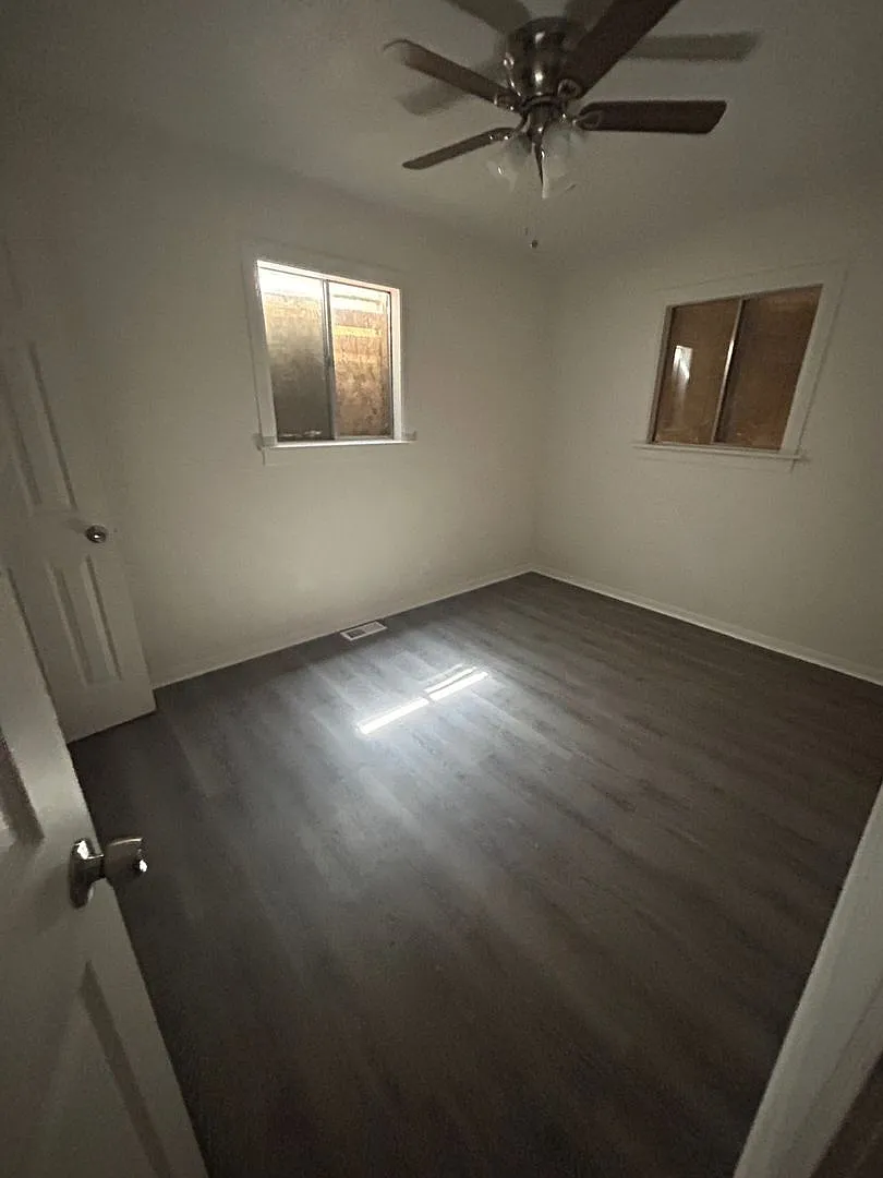 For Lease — Photo 3