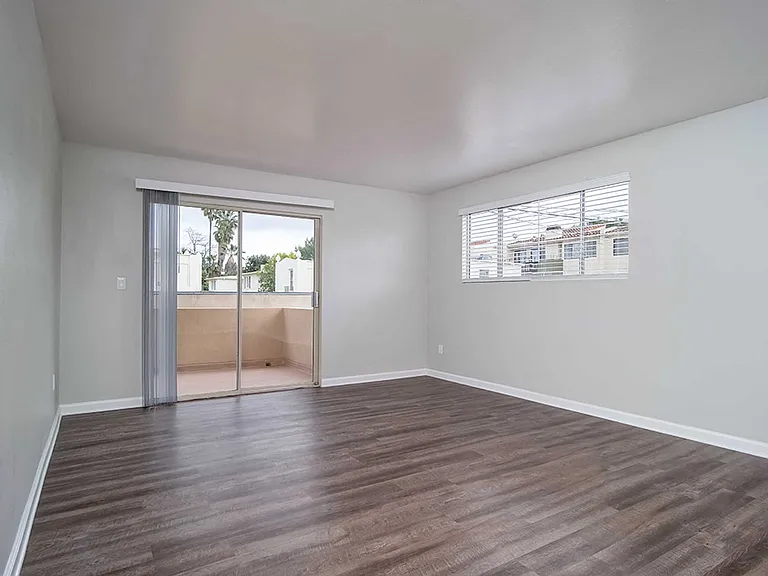 Los Robles Apartments — Photo 22