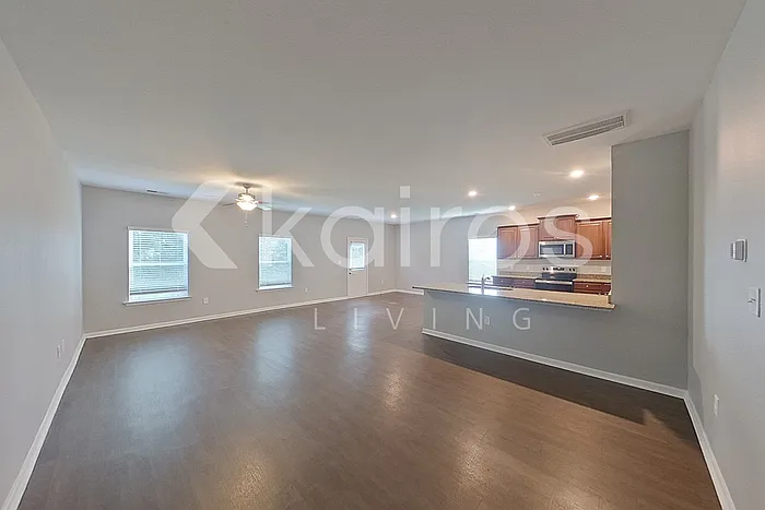 1139 Freedom Pkwy — Photo 5