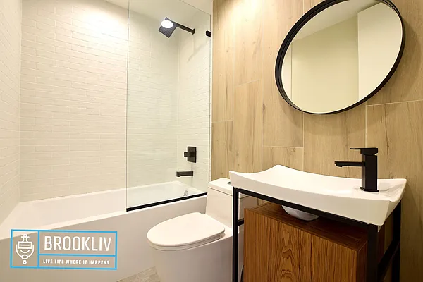 Rented by null | media 32