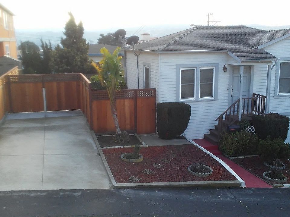 1st image of 573 Tamarack Ln