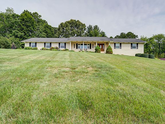3rd image of 113 Park Dr