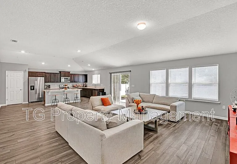 8272 Victory Crossing Blvd — Photo 2