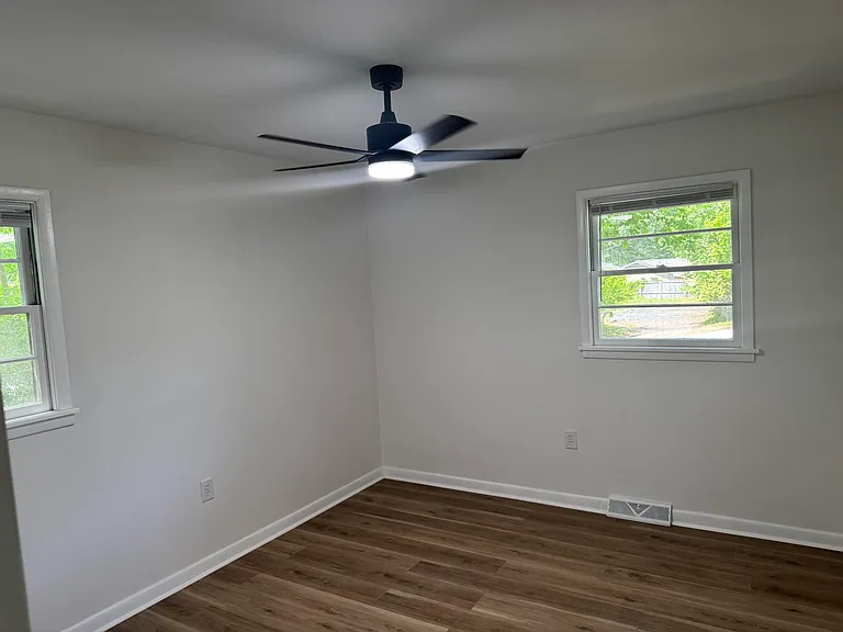 115 Lakemont Ct — Photo 5