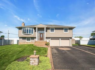 25 Heather Crescent, Commack, NY 11725