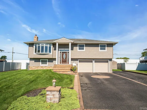 25 Heather Crescent, Commack, NY 11725
