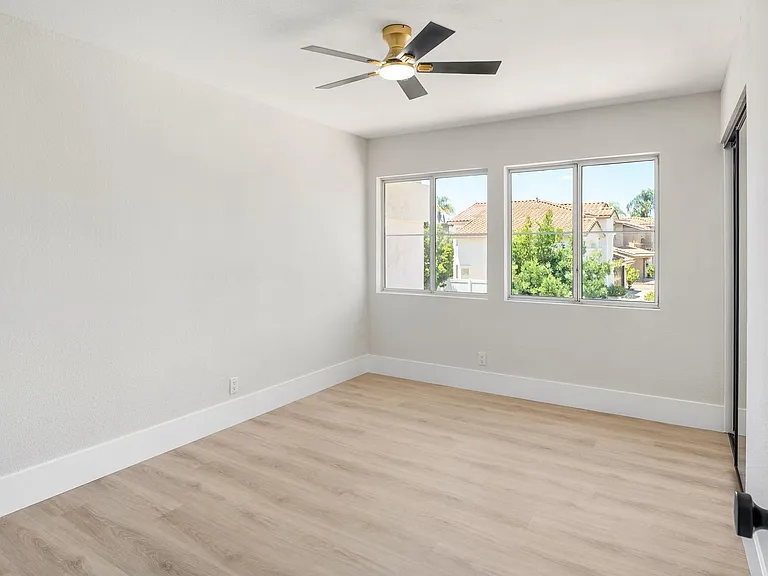 4543 Avenida Manessa — Photo 17
