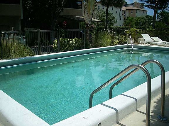 5th image of 3217 NE 13th St APT 104