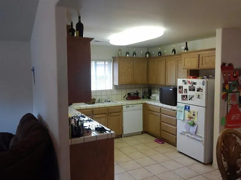 3 bed, 1316 sqft, $2,095 — Photo 2