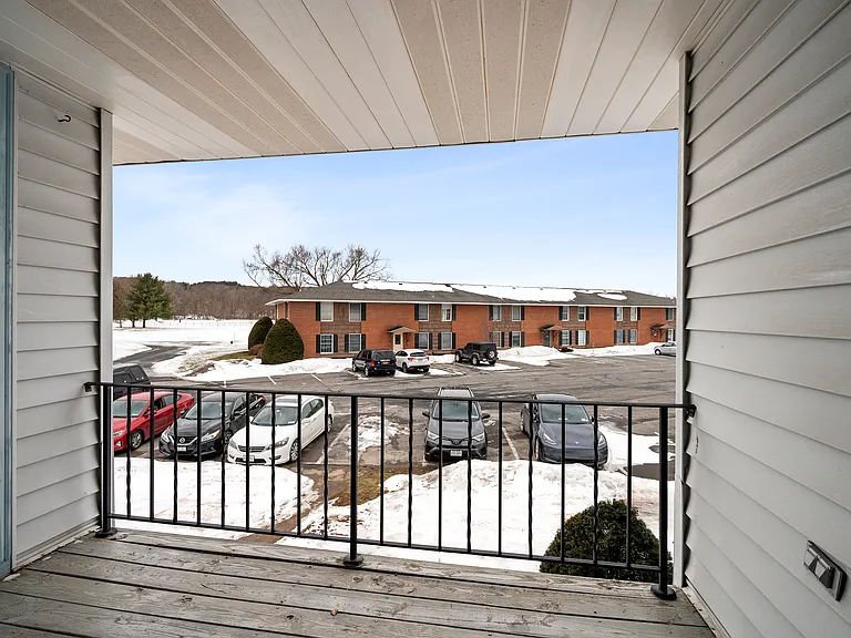 Old Carriage House Apartments — Photo 35