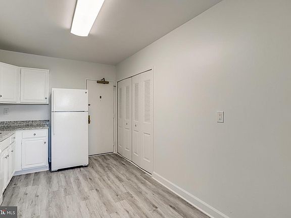 4th image of 3701 S George Mason Dr Unit 1112N