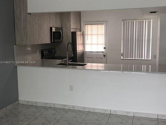 5th image of 1201 NE 191st St #G411