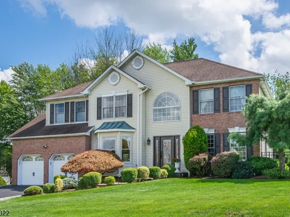 6 Raquel Ct, East Hanover Twp., NJ 07936