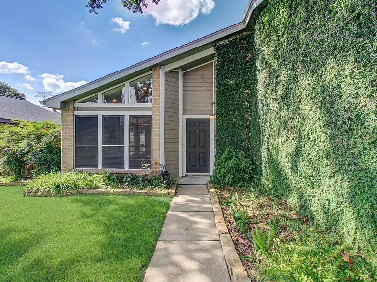 10546 Rippling Fields Dr — Photo 2