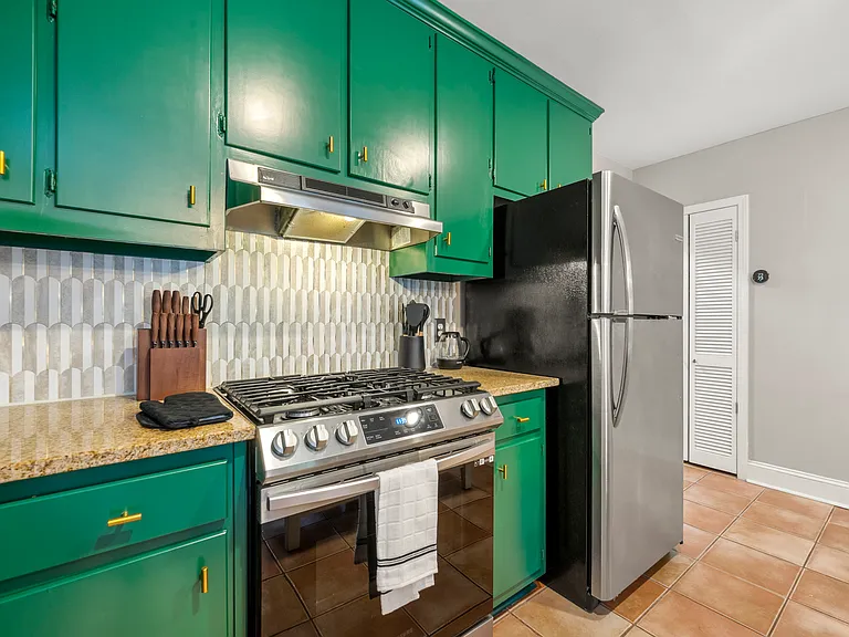315 W Benson St — Photo 23