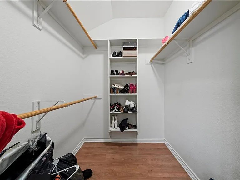 860 N Lacy Dr — Photo 8