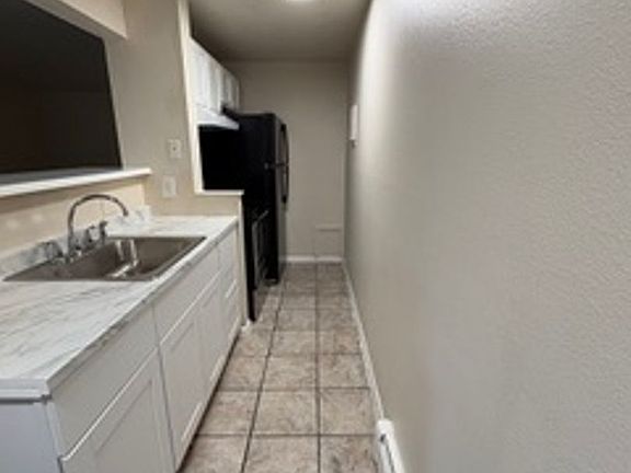 3rd image of 1225 Yosemite St APT 10