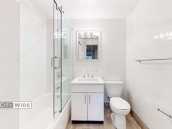 5th image of 240 E 82nd St APT 2C