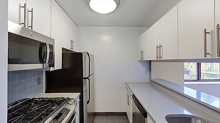 1st image of 260 W 52nd St APT 7C