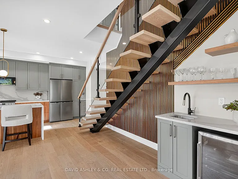 612 W Tweedsmuir Ave #MAIN — Photo 35