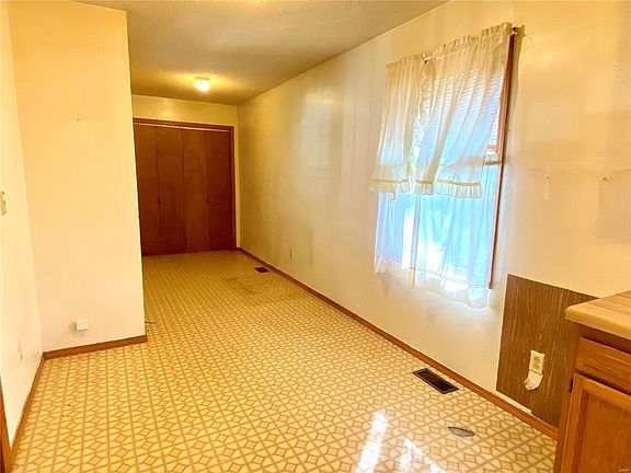 5th image of 503 S 6th St