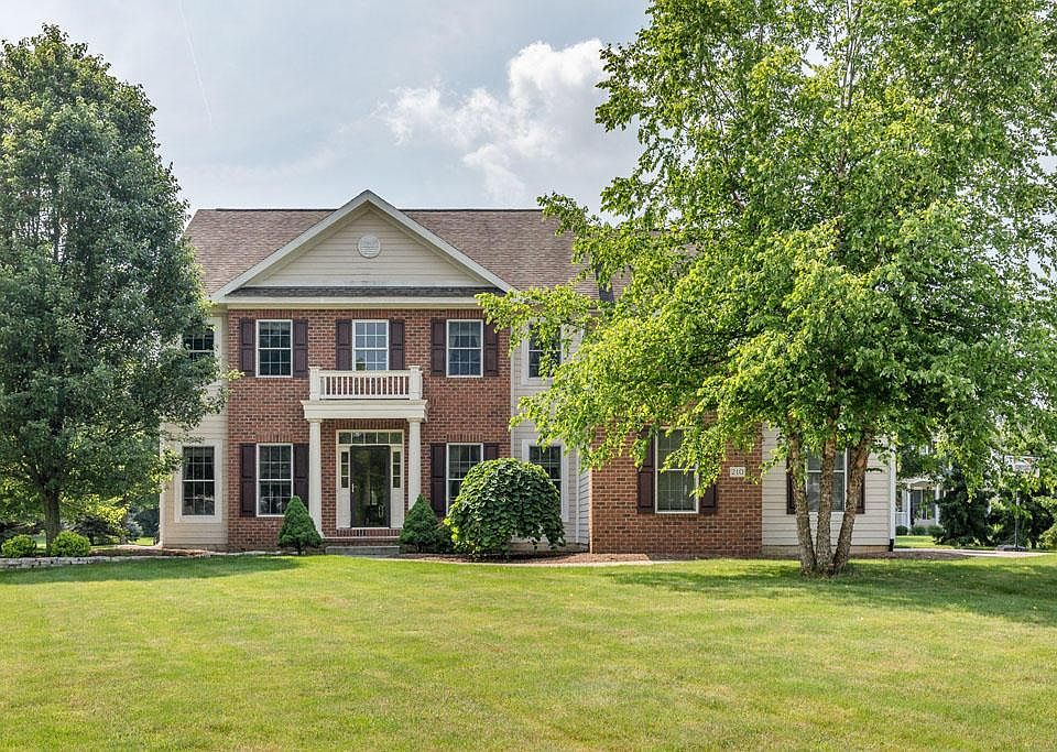 1st image of 210 Longford Dr