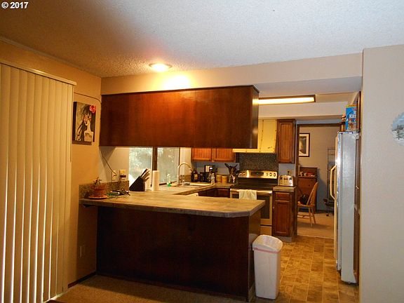 4th image of 516 NE 100th Ave