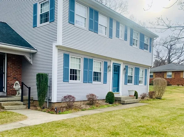 23 Edgewood Ln, Agawam, MA 01001