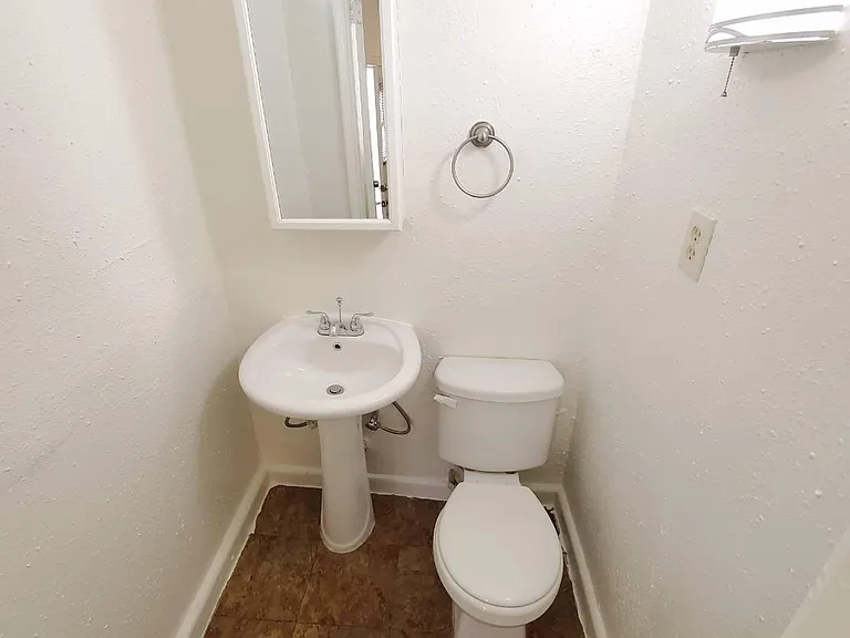 1124 Huntington Dr #H — Photo 10