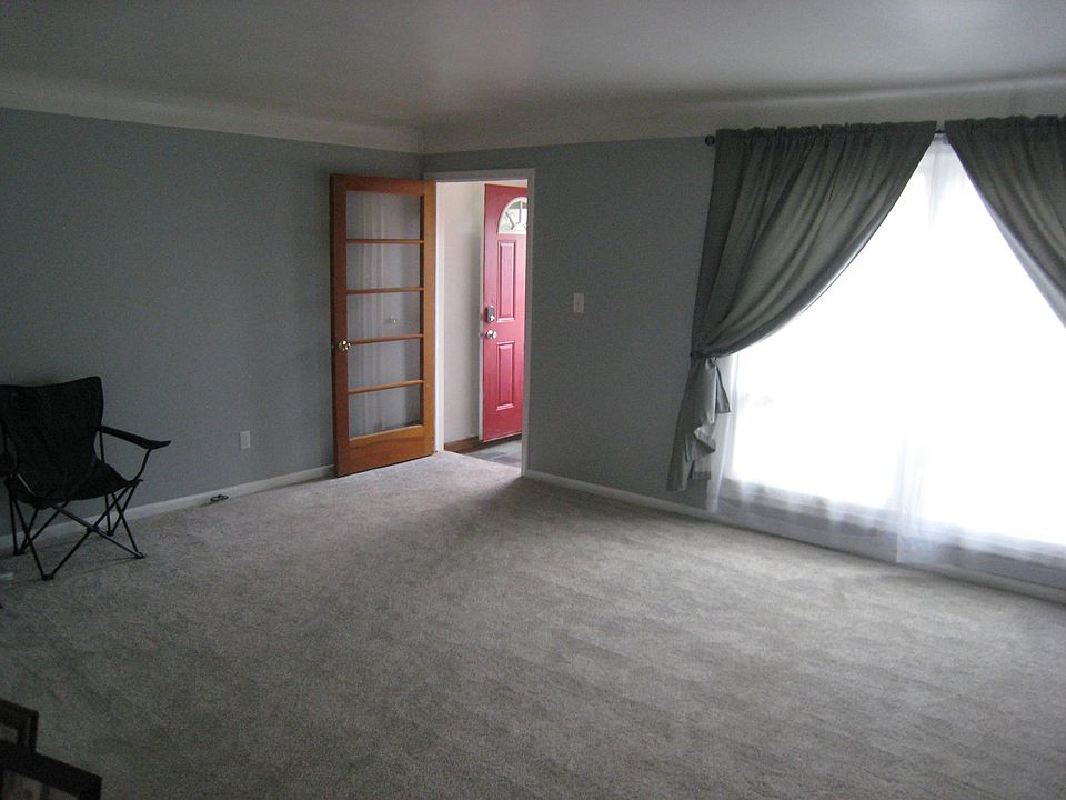 Living room & entry