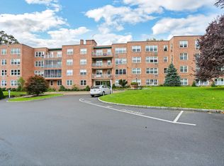 3 Putnam Hl APT 2K, Greenwich, CT 06830