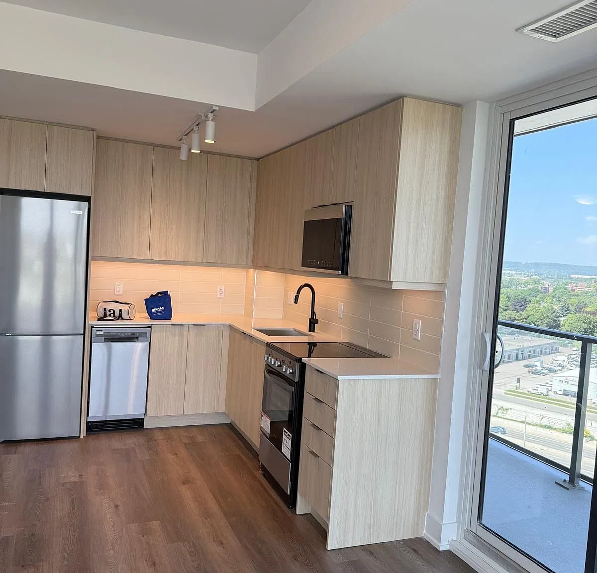 2 bed, $2,500 — Photo 3