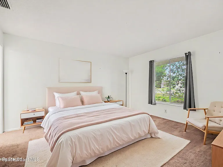 2106 Tarrytown Ln NE — Photo 8