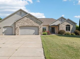 N9120 Dohm Dr, Belleville, WI 53508