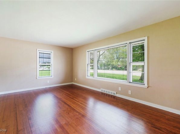 140 N Canfield Niles Rd, Youngstown, OH 44515