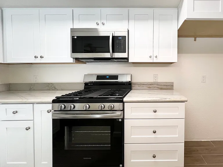 The Excalibur Apartments — Photo 8