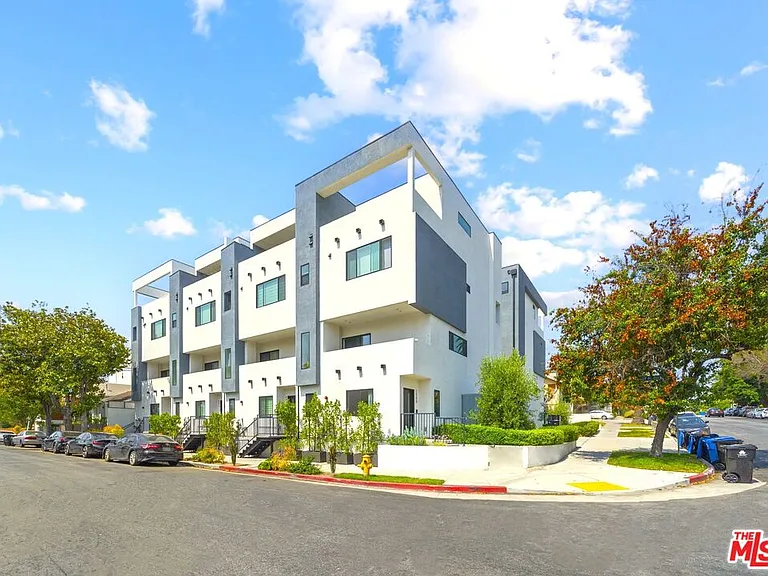 497 N Saint Andrews Pl — Photo 16